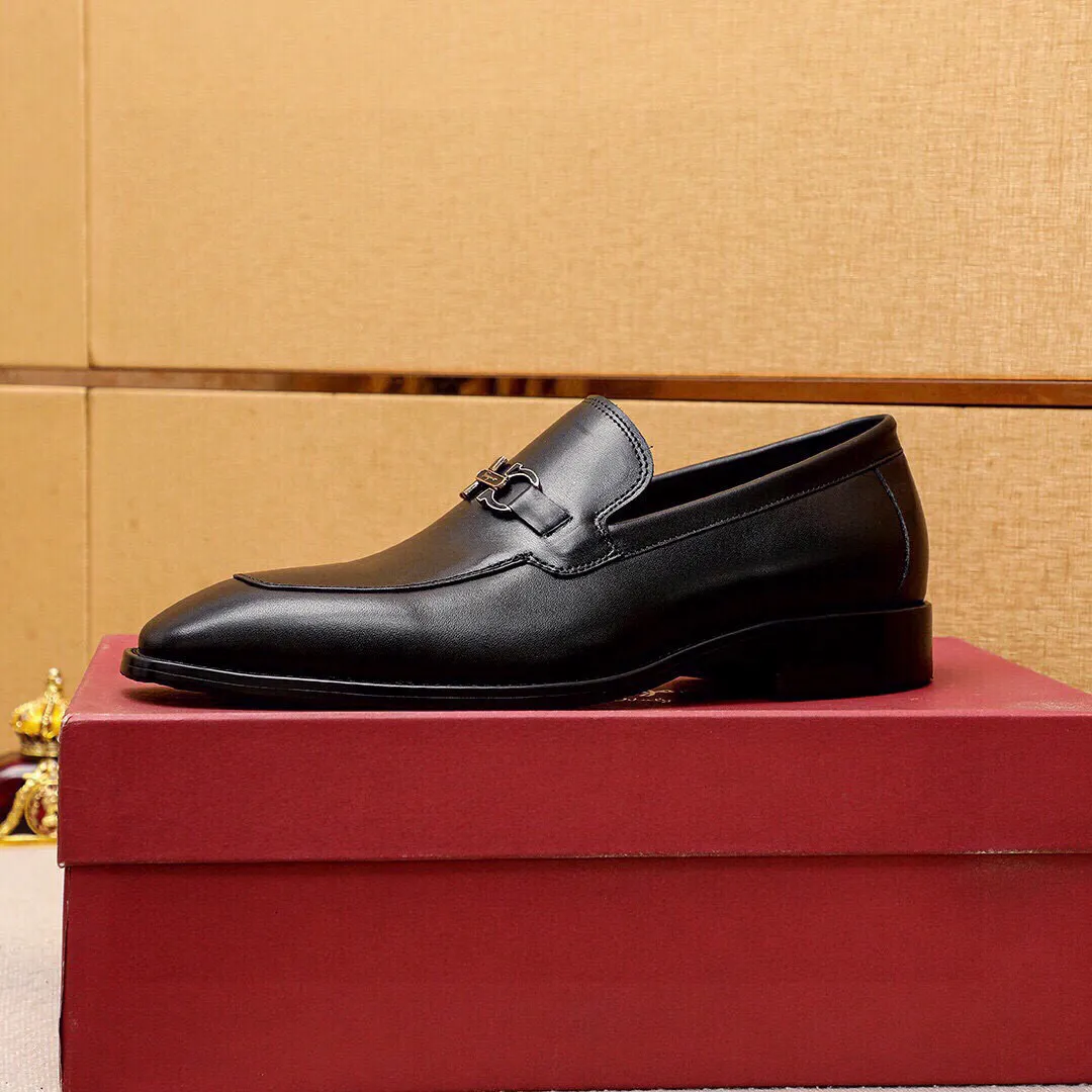 Men's shoes 💰460 💐 Product trademark: Ferragamo "Ferragamo" casual leather shoes Regular size: 38-44 (45🉑️customized) Product materials: Selected imported first-layer calfskin upper + luxury hardware buckle, imported water-dyed cow leather lining. Strong three-dimensional visual effect, original outsole color: 1⃣️color optional